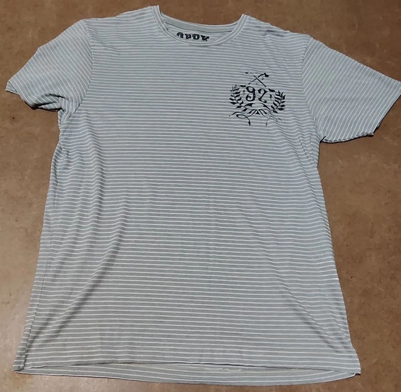 Camisetas usadas e super conservadas - Foto 2