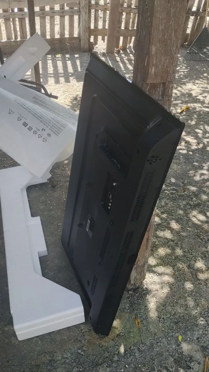 Vendo TV nova com o display quebrado para tira peças  - Foto 3