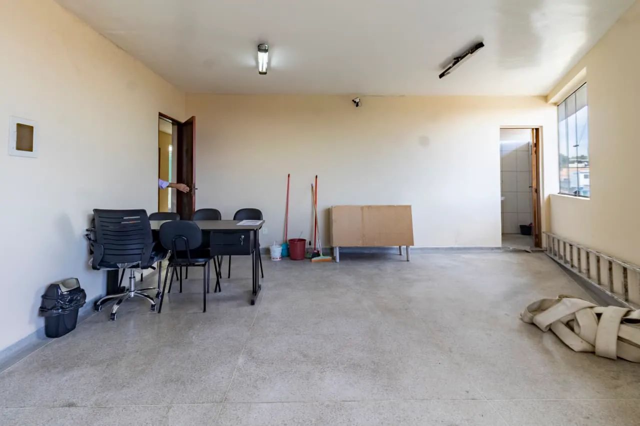 Sala comercial na Avenida Rio Mirivaí, 23 - sala 17  30 m²