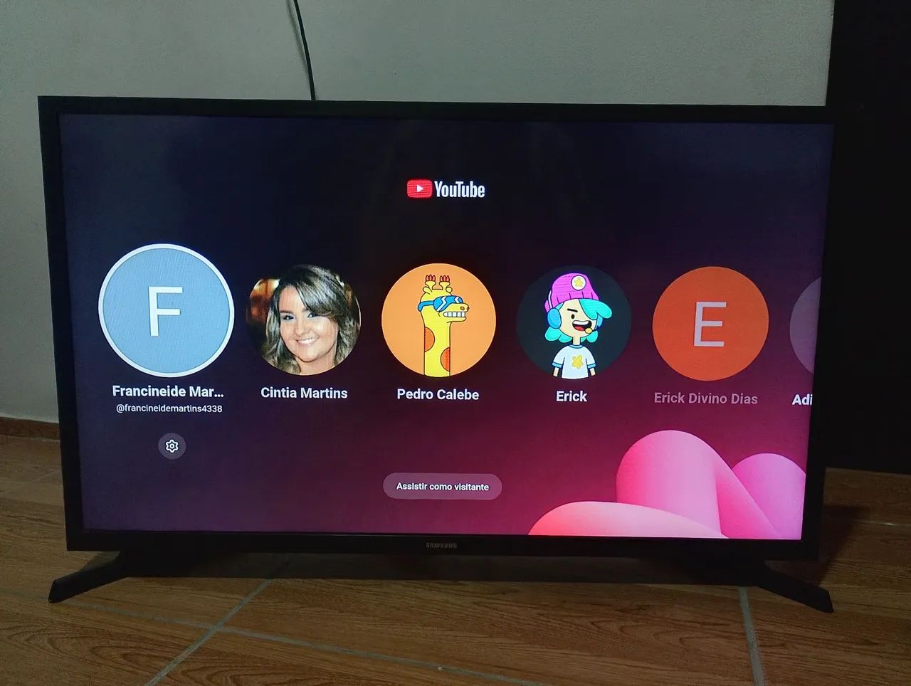 TV Samsung smart tizem 32 polegadas muito nova imagem perfeita  - Foto 2