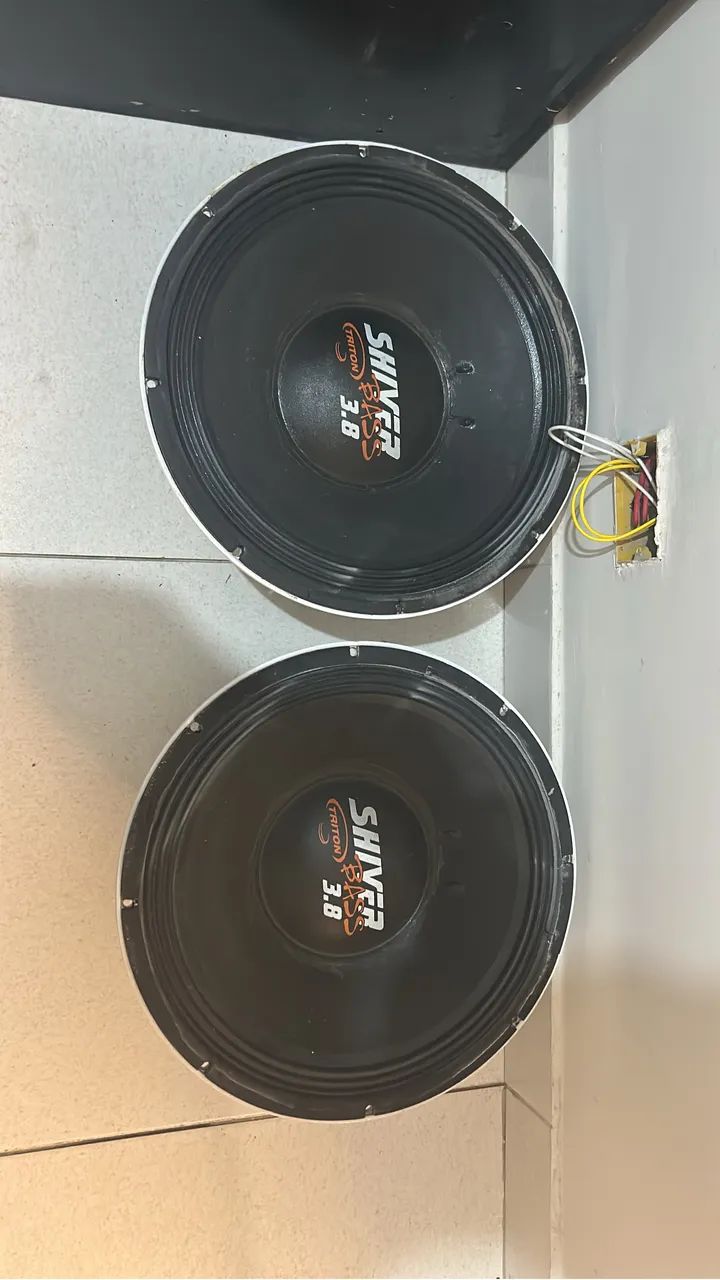 Vendo graves de 15 e estrutura  - Foto 3