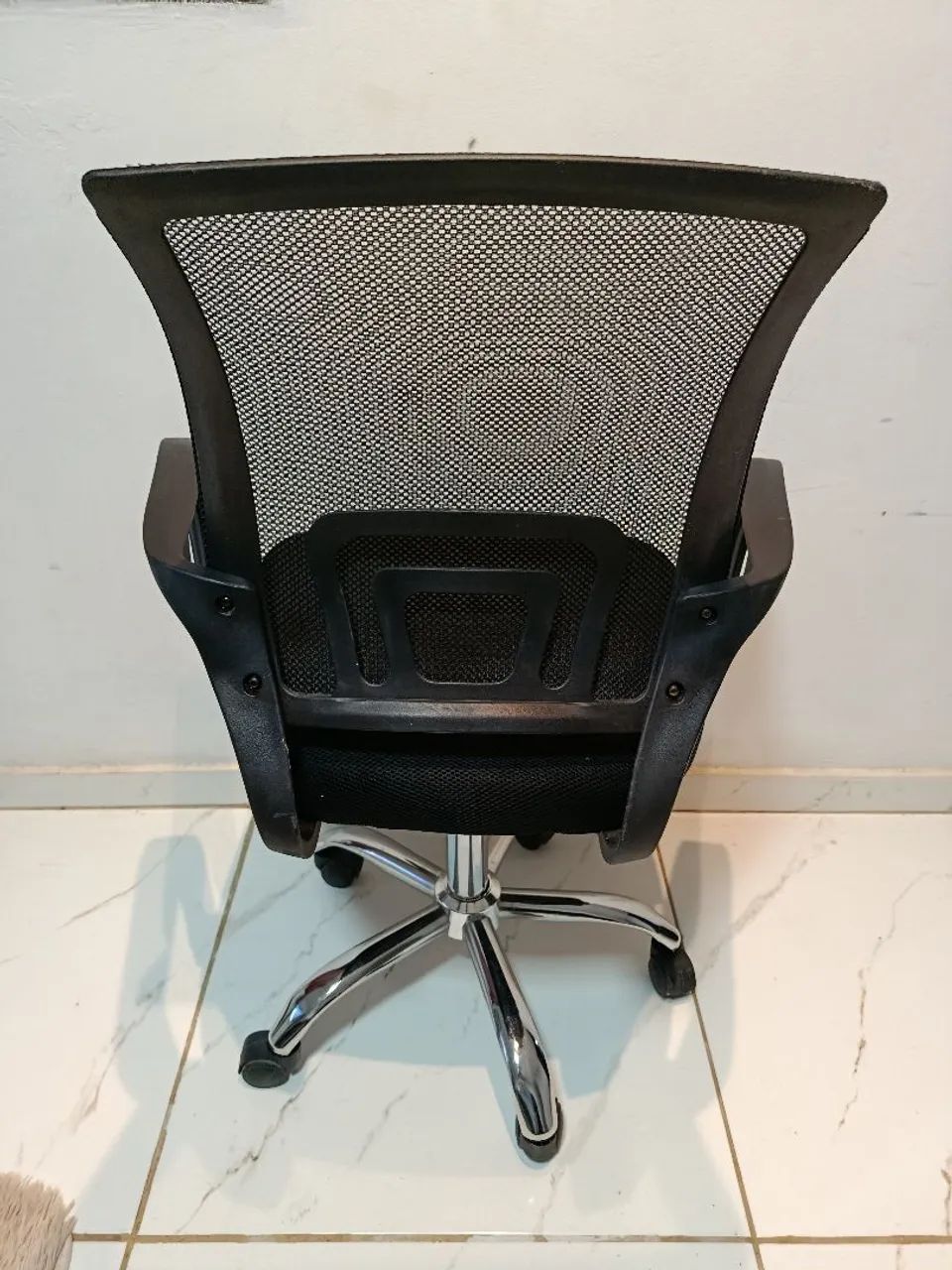 Cadeira de Escritório Giratória Usada - Preço Imperdível  - Foto 2