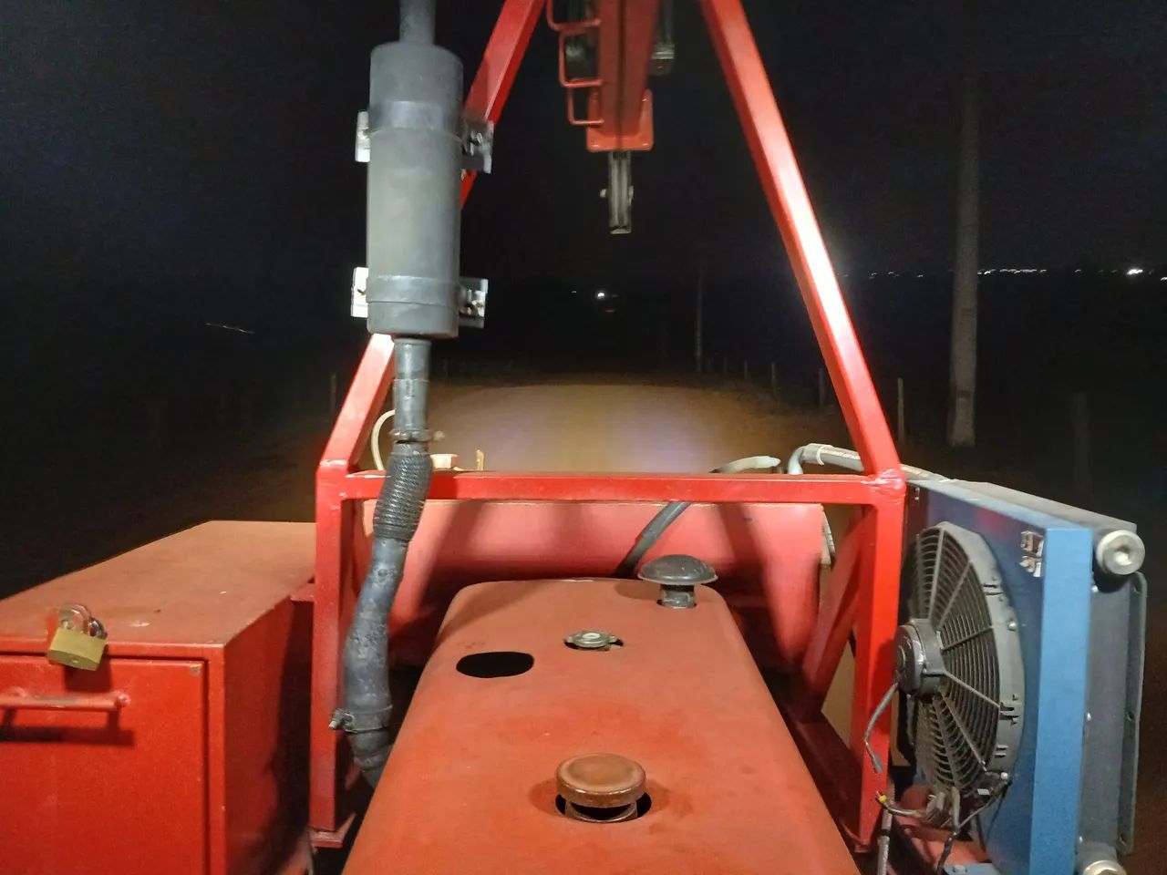 Perfuratriz hidráulica sobre trator  - Foto 10