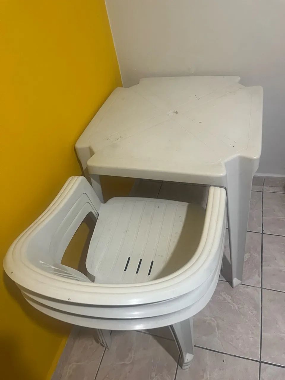 Mesa com cadeira 
