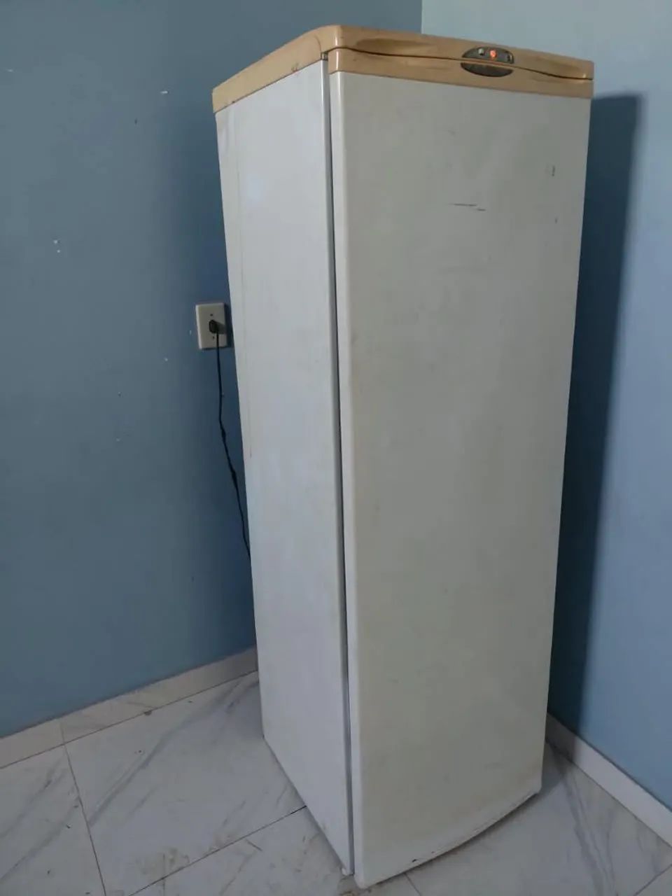 Freezer vertical Electrolux  branco  - Foto 4