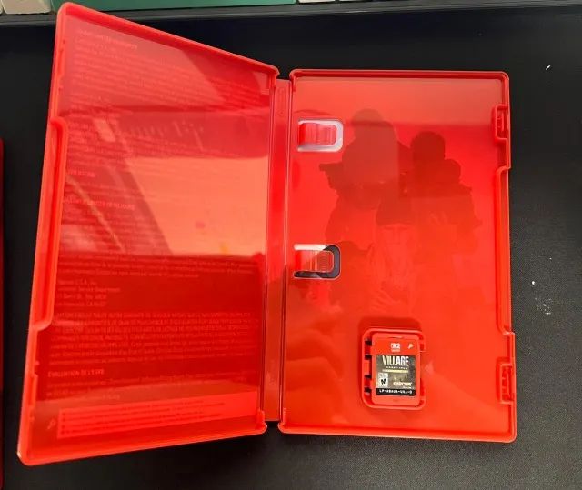 Jogo Nintendo Switch 2: Resident Evil Village - Foto 3