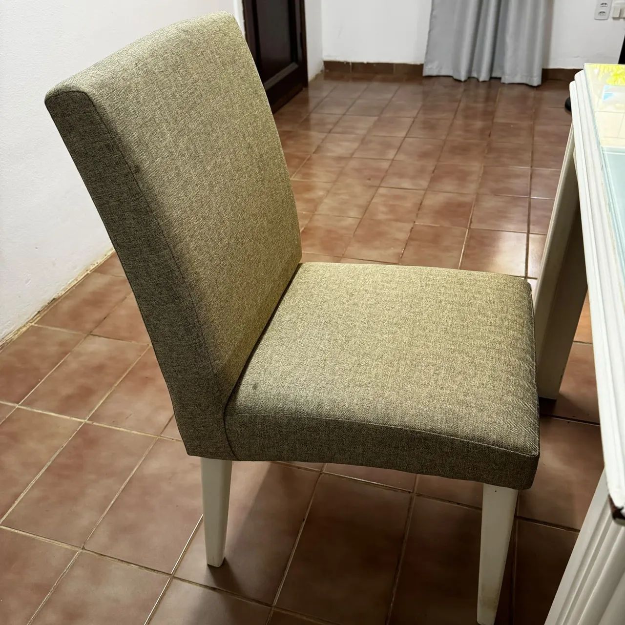 Mesa video com 6 cadeiras estofadas - Foto 3