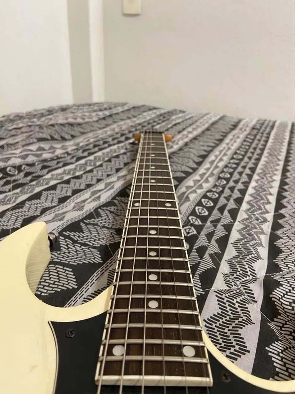 GUITARRA IBANEZ COM UPGRADES