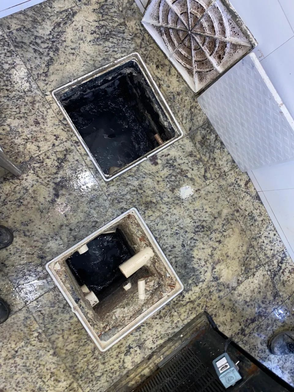 Desentupimentos e limpezas de esgotos - Foto 4