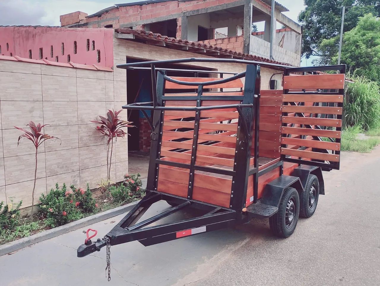 Vendo ou troco reboque  para transporte de animais.