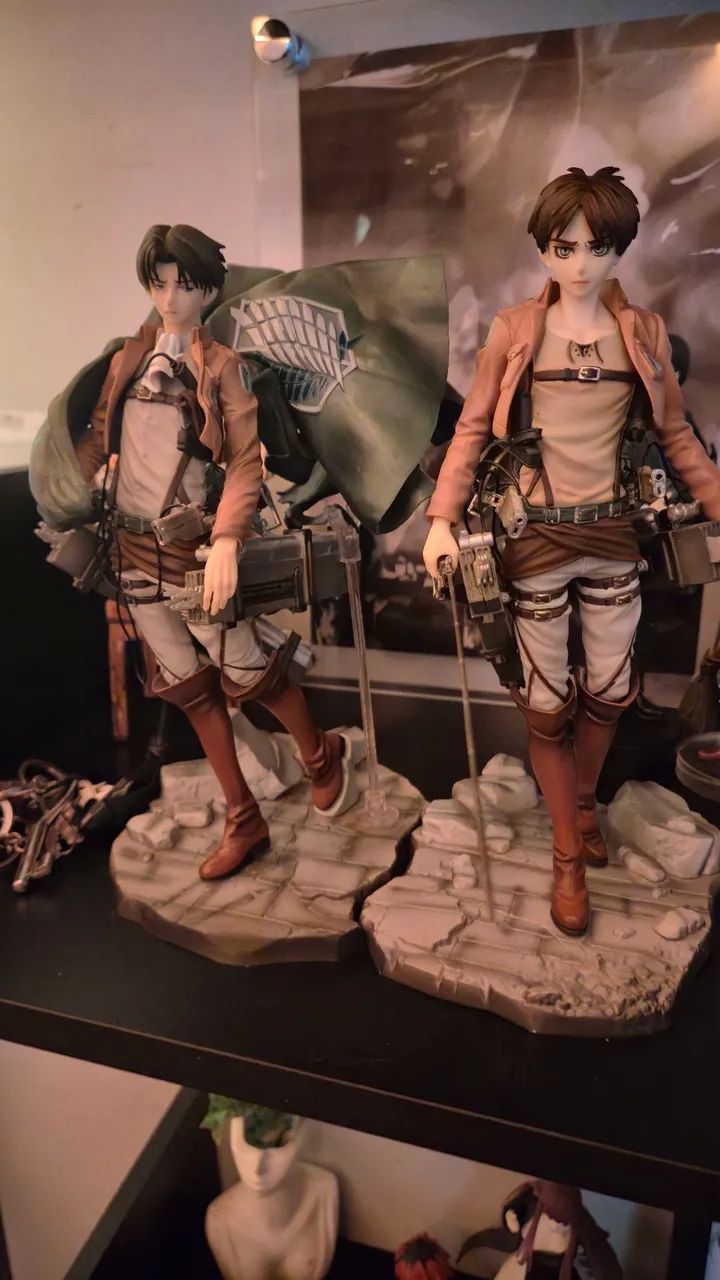 Eren Yeager e Leví Ackerman Attack on Titan Action Figure Hobbymax 