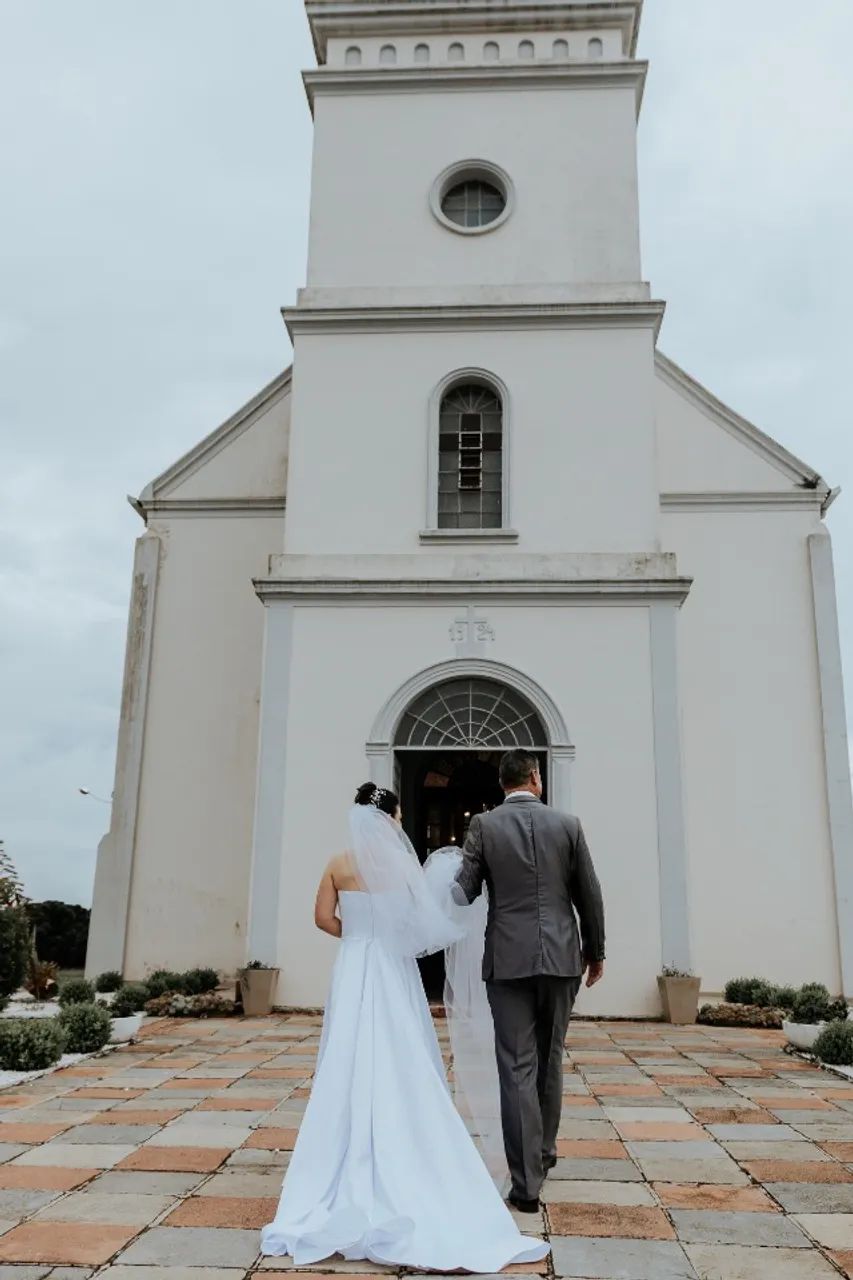 Vestido de Noiva Minimalista com Véu - Estado de Novo