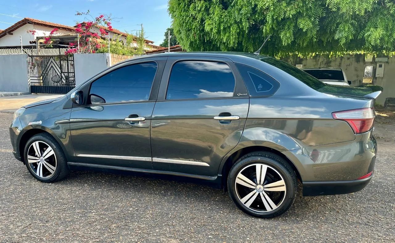 Fiat Grand Siena Essence 1.6 Flex 16V 2015 - Foto 5