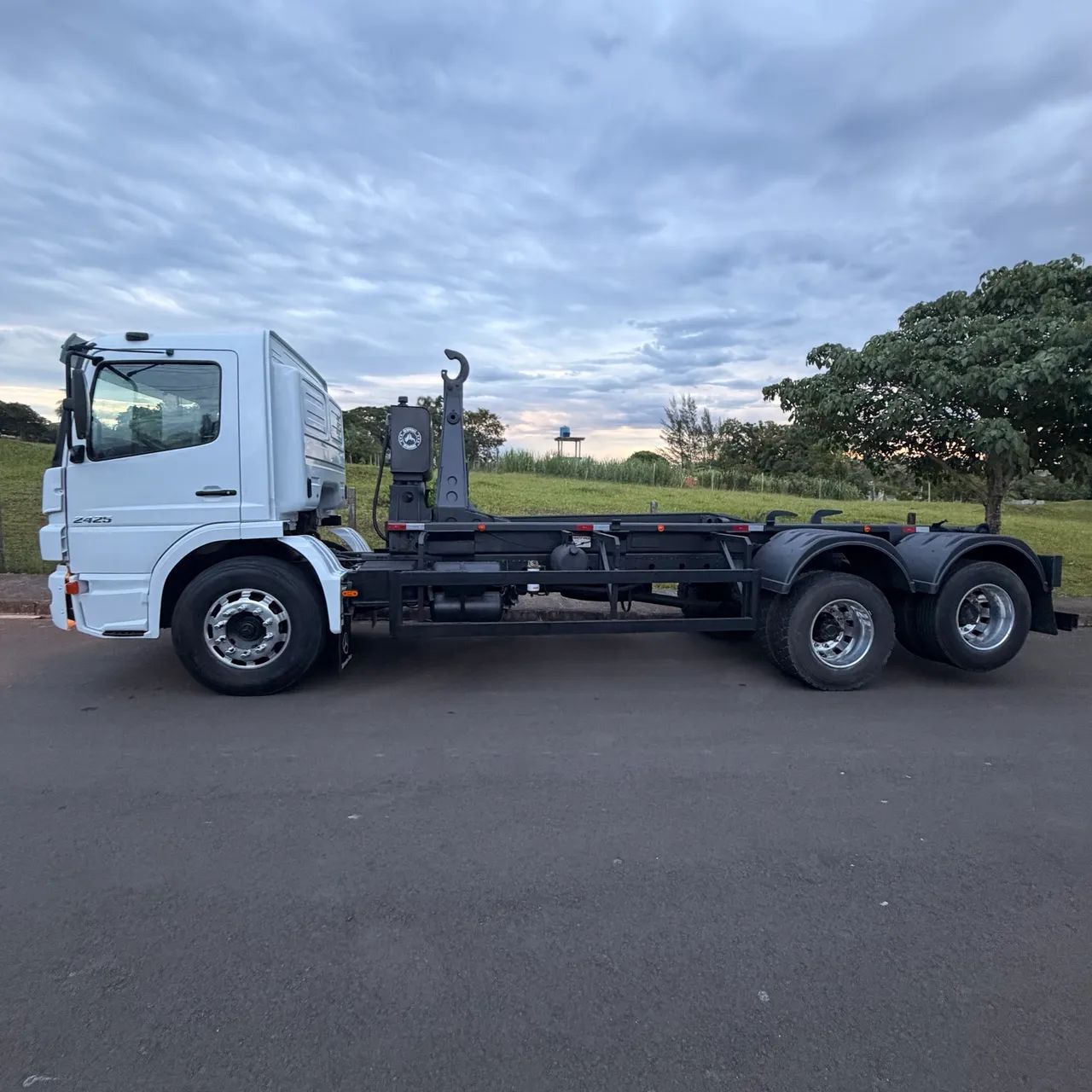 Mbb atego 2425 6x2 2011 com Rolon ou no chassi  - Foto 5