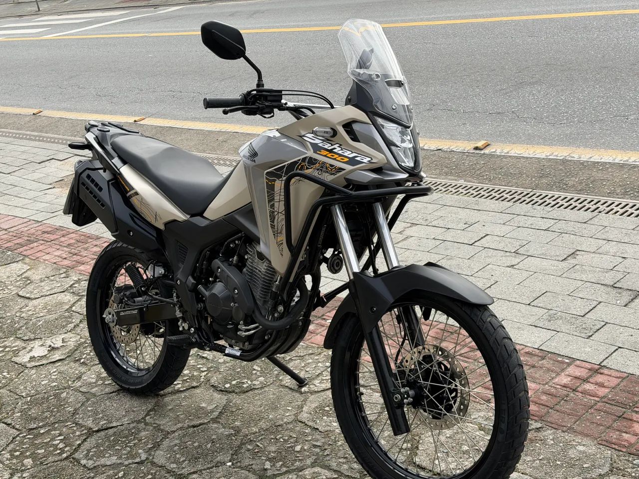 Honda Sahara 300 Adventure ABS