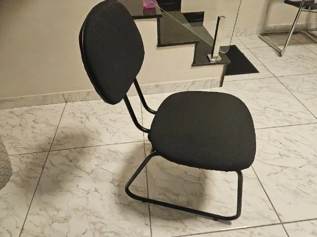 Conjunto com 2 cadeiras para recepção excelente estado - Foto 4
