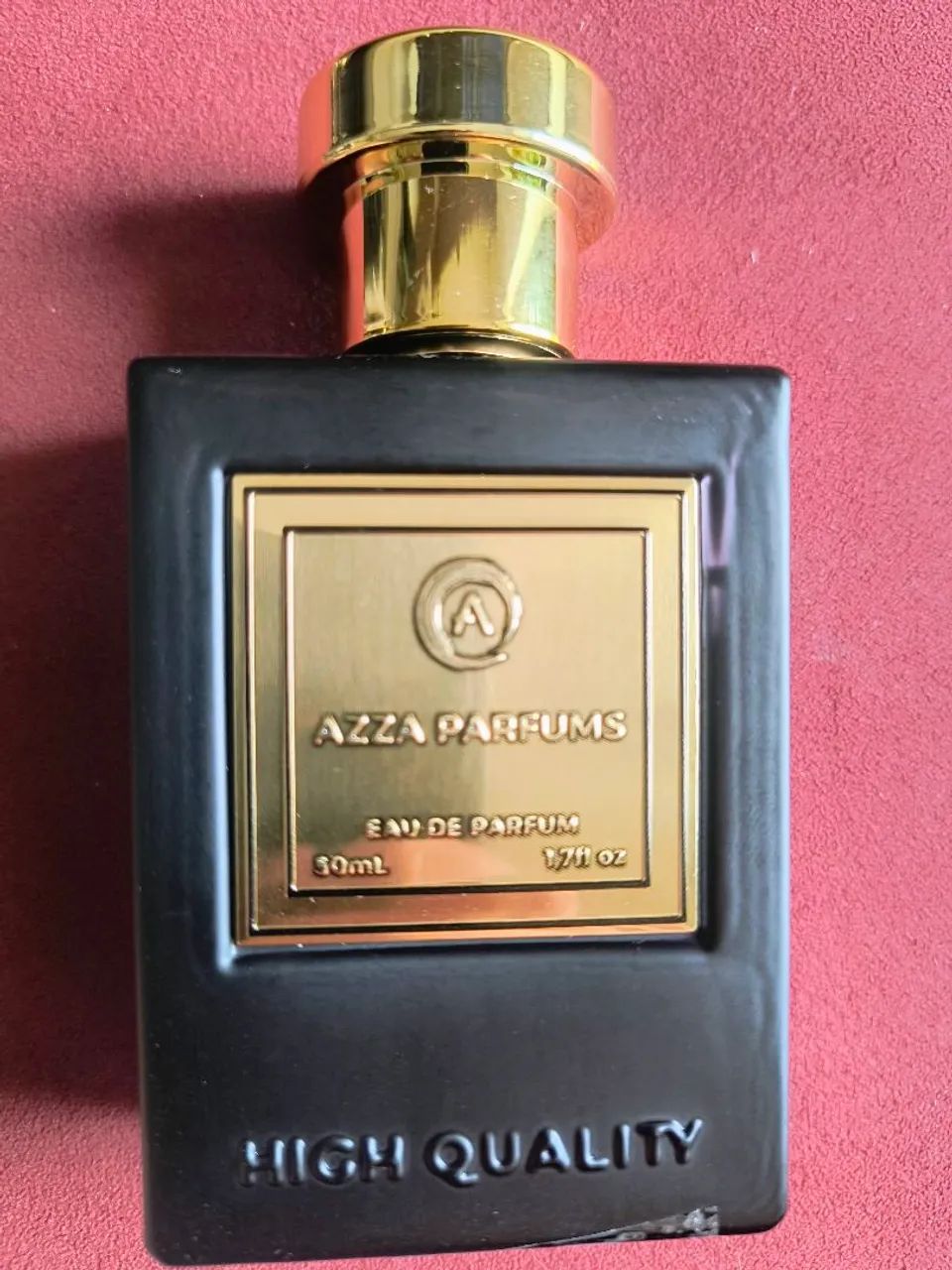 Eau de Parfum de 50ml da marca brasileira Azza Parfums,