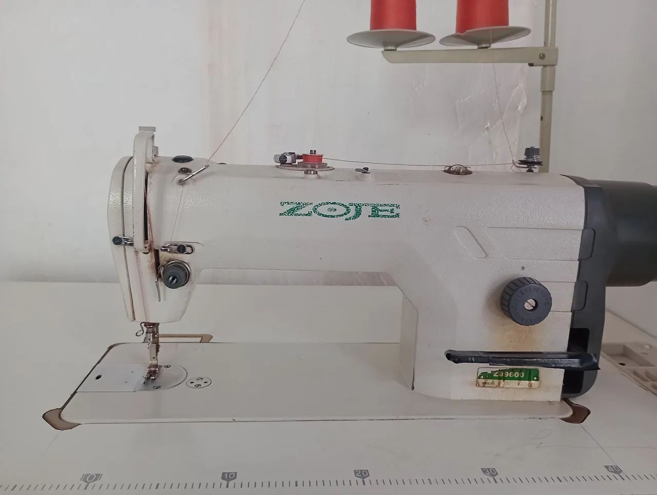 Máquina de costura reta industrial Zoje - Foto 4