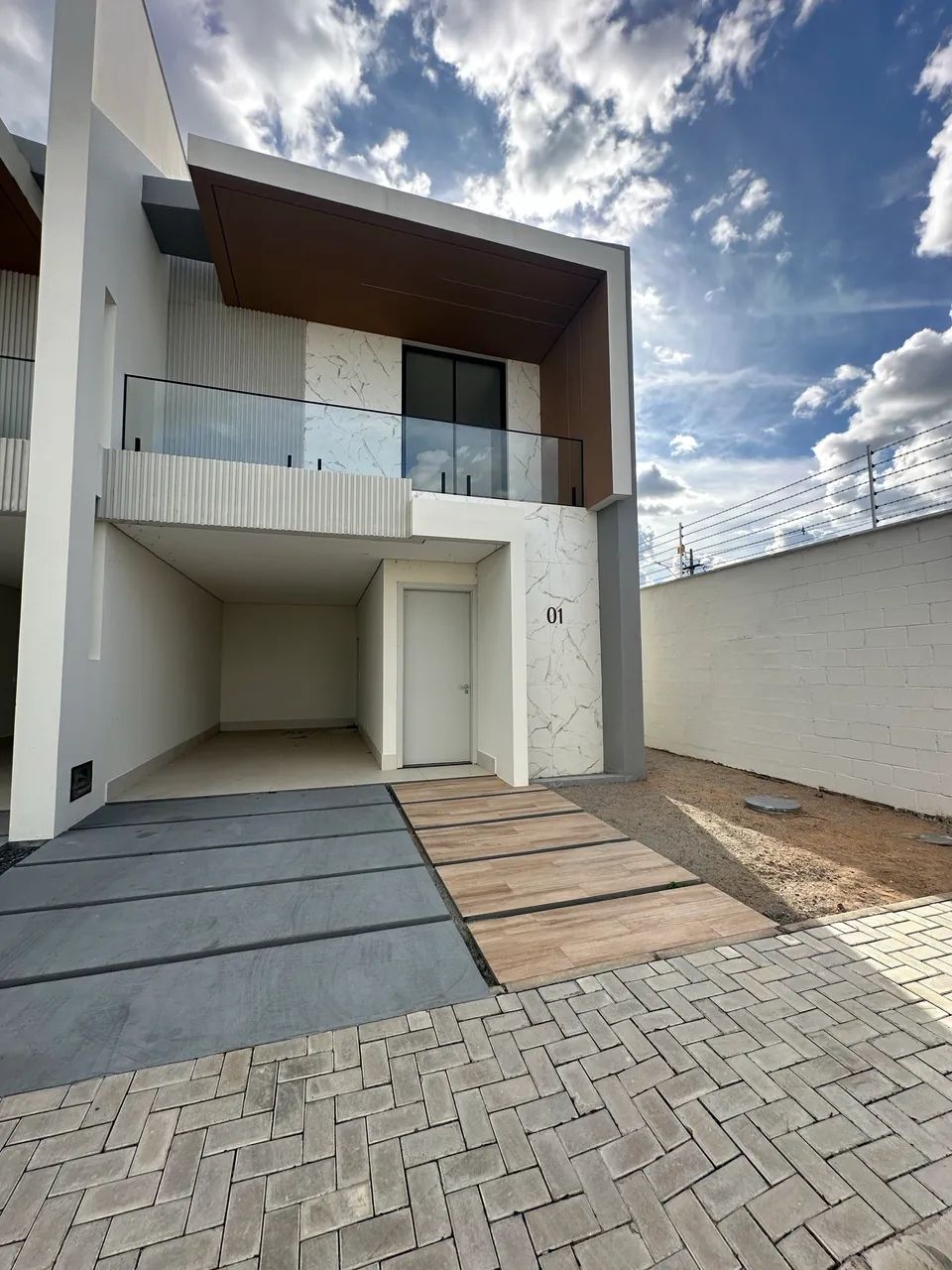 Aluguel. Cond. Brisa Park. Caçari. 3 suítes.