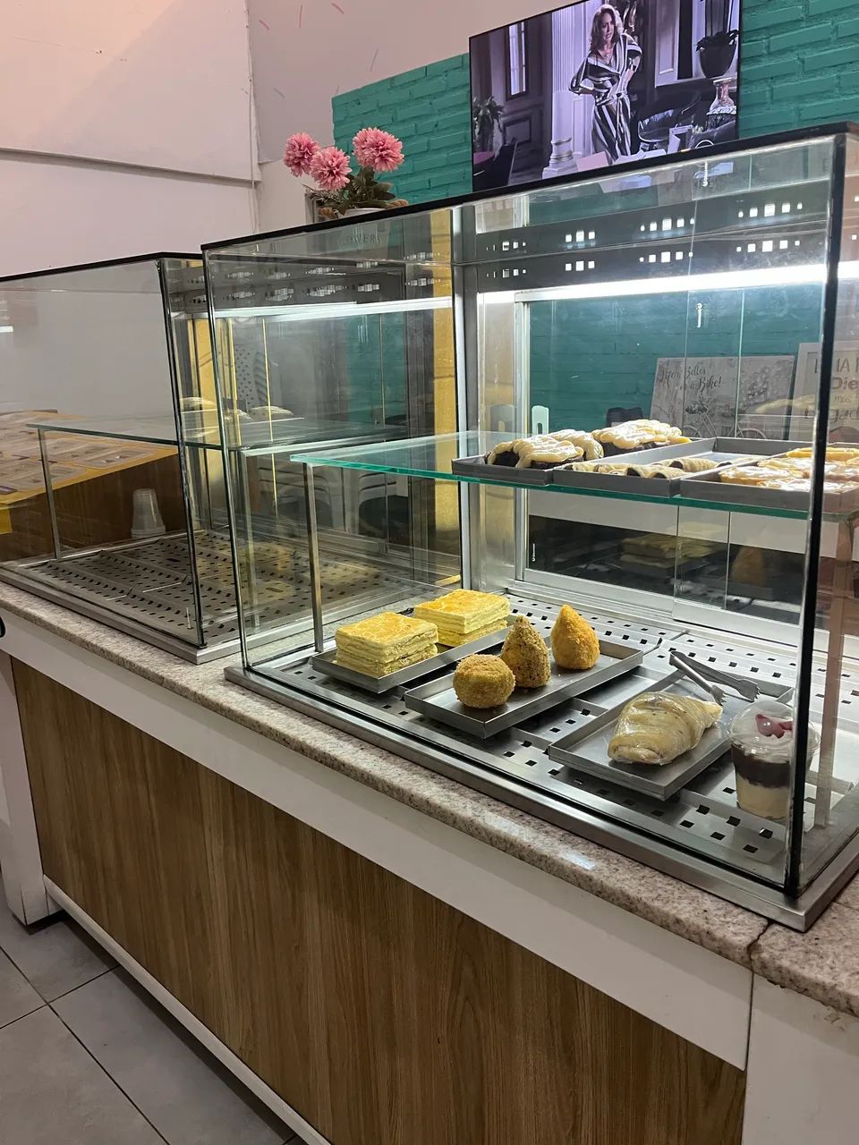 2 VITRINES PARA LANCHONETE ( quente e gelado) 