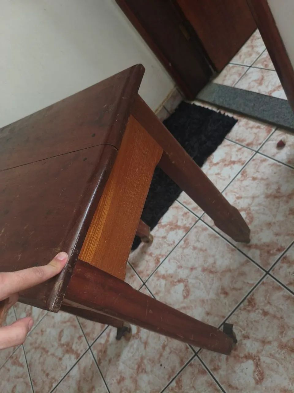 Mesa de Madeira Maciça com Rodinhas ? Resistente e Robusta - Foto 3