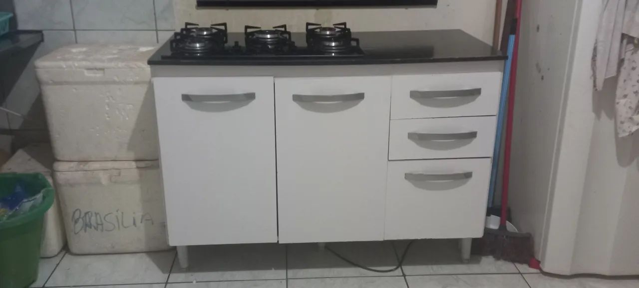 Vende-se fogão com armário