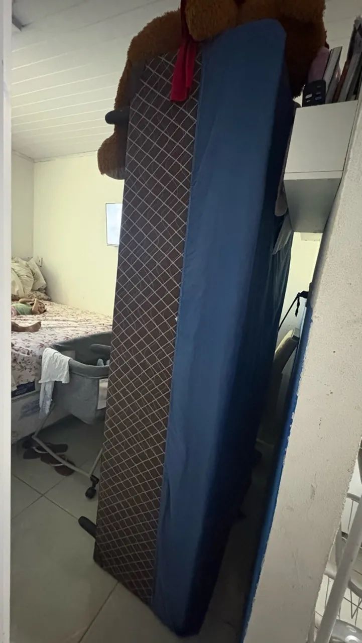 Vendo cama box solteiro