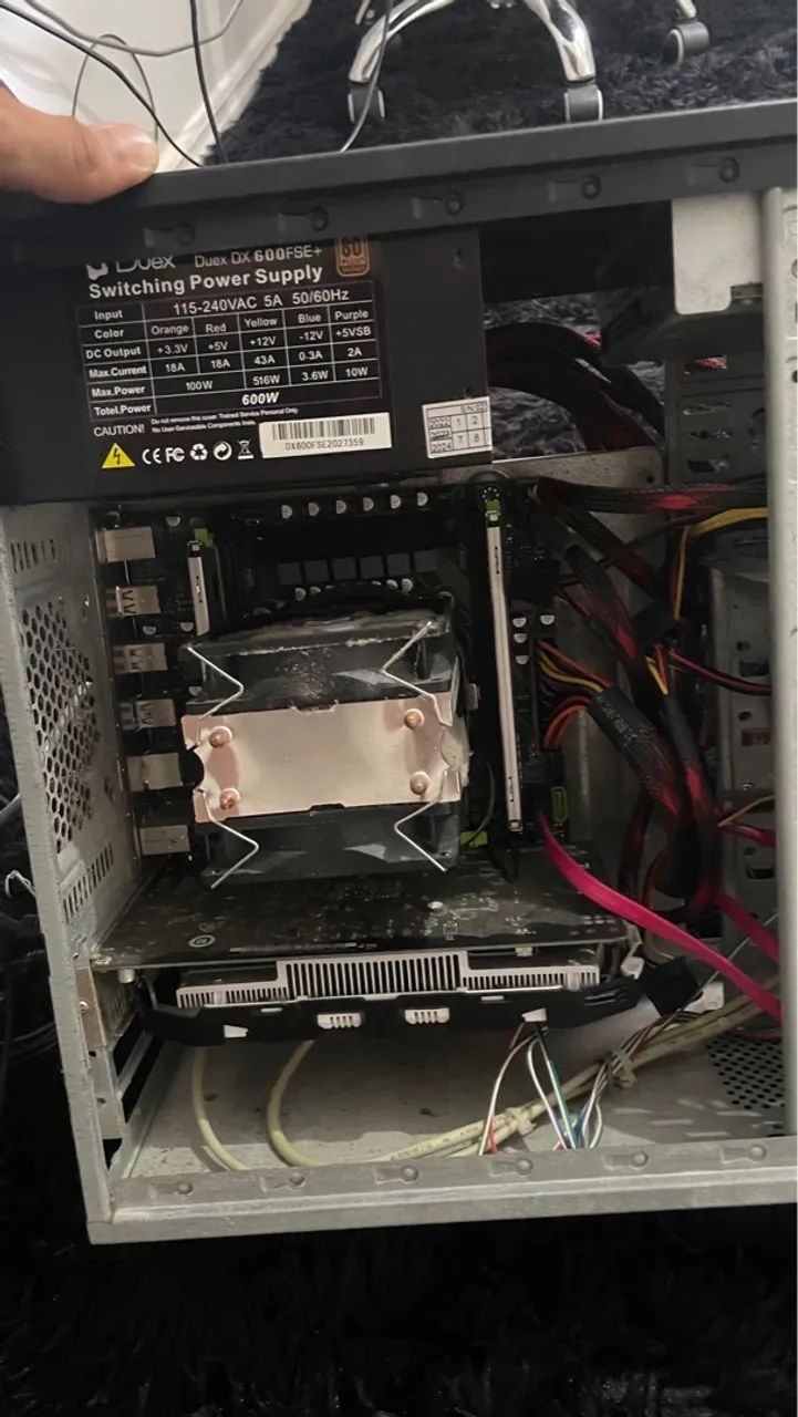 Gabinete, placa de vídeo, fonte, processador, memória RAM, SSD 