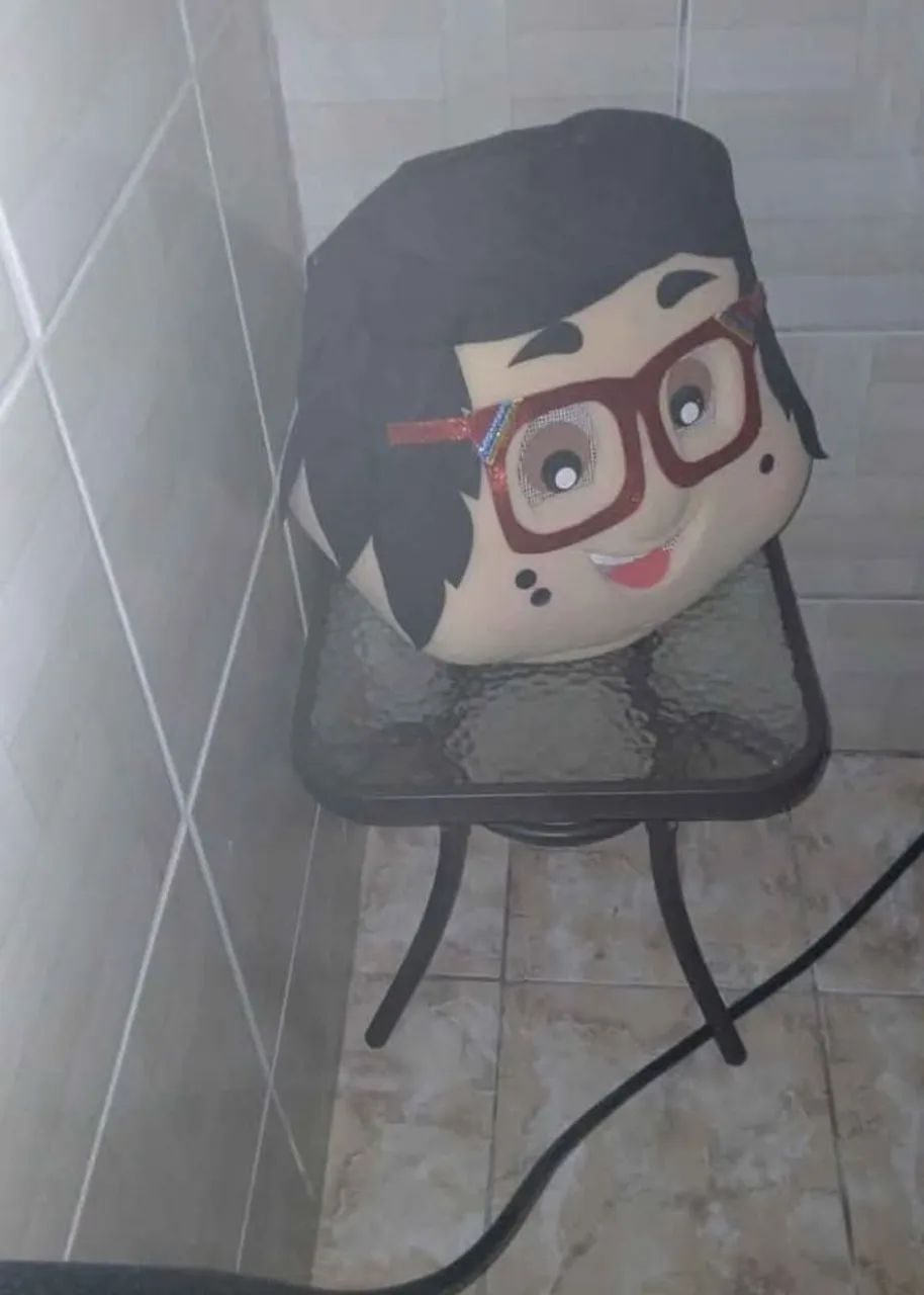 Vendo cabeção de espuma com roupa completa 