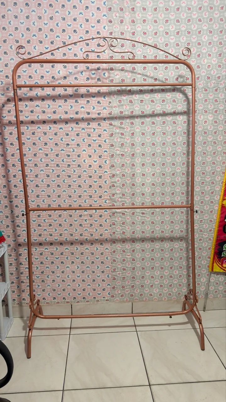 Arara de roupas rose gold  - Foto 2
