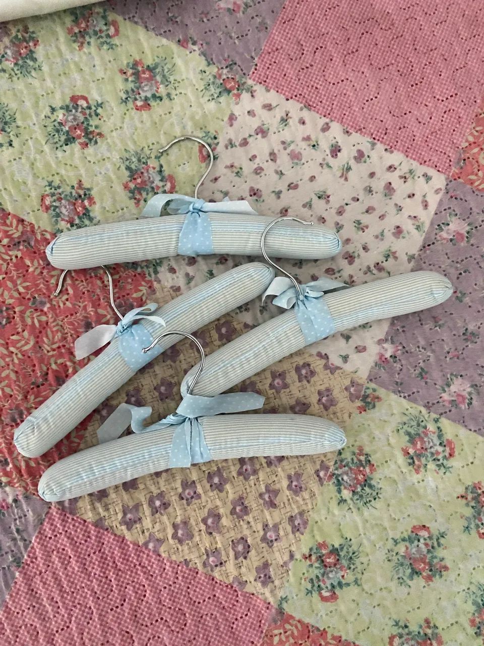 Vendo Cabides de Tecido ( Roupa de bebês )