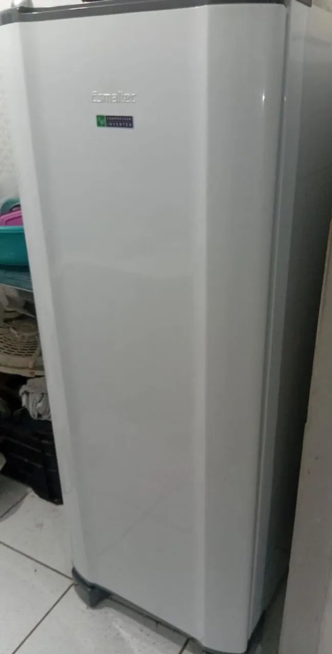 "Vende-se geladeira Esmaltec inverter nova" - Foto 2