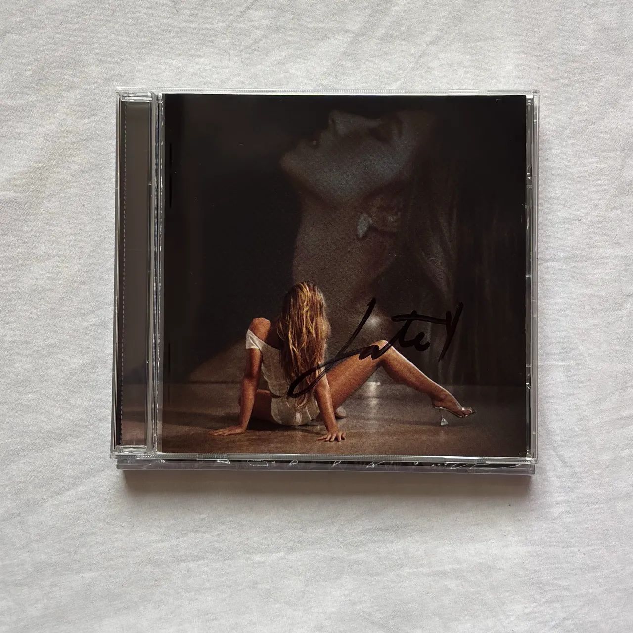 Combo CDs Autografados Tate McRae Think Later e So Close To What - Foto 3