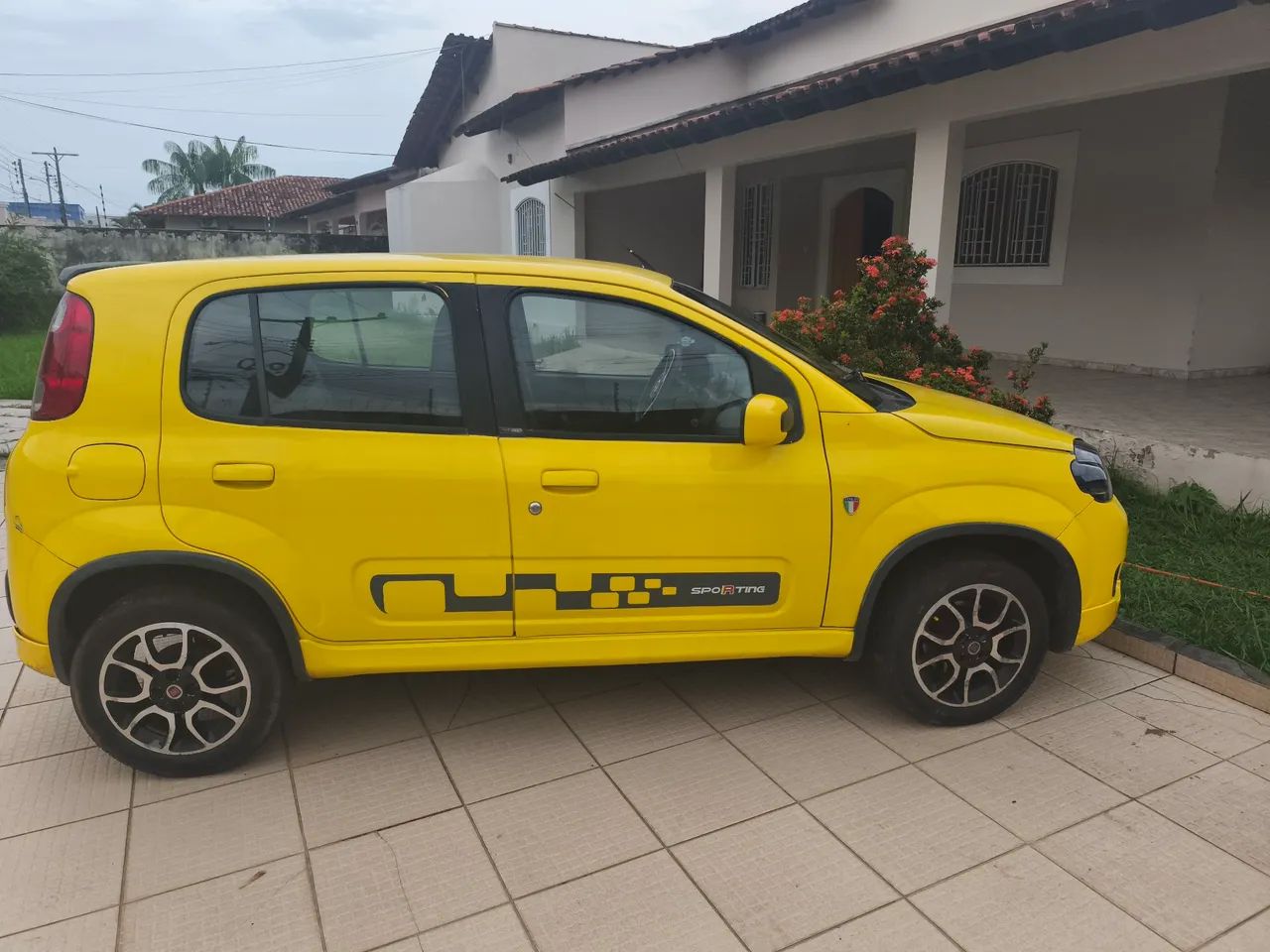 Fiat Uno Sporting 1.4 EVO Fire Flex 8V 4P 2012 - Foto 3