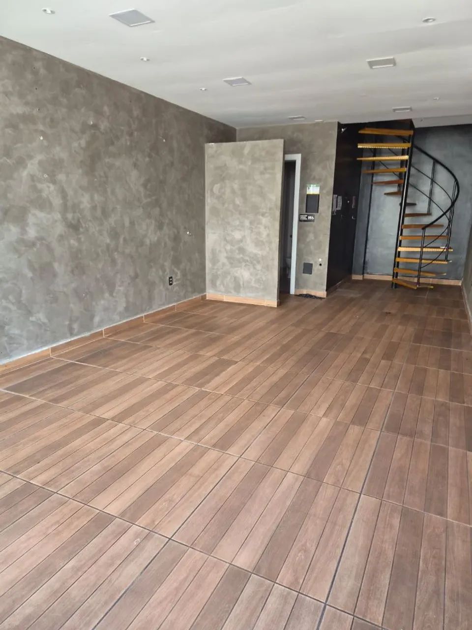 SALA COMERCIAL COM ANDAR RECÉM CONSTRUÍDA  - Foto 4