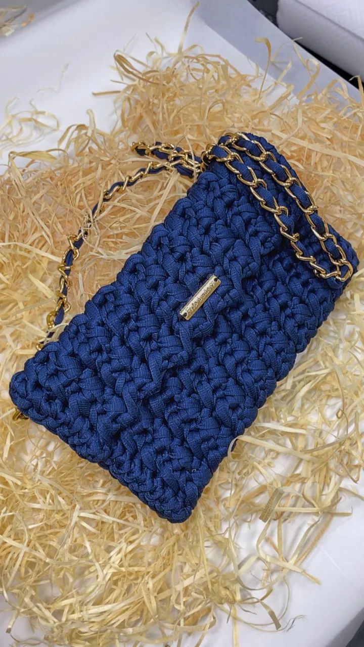 Bolsa de crochê azul marinho 