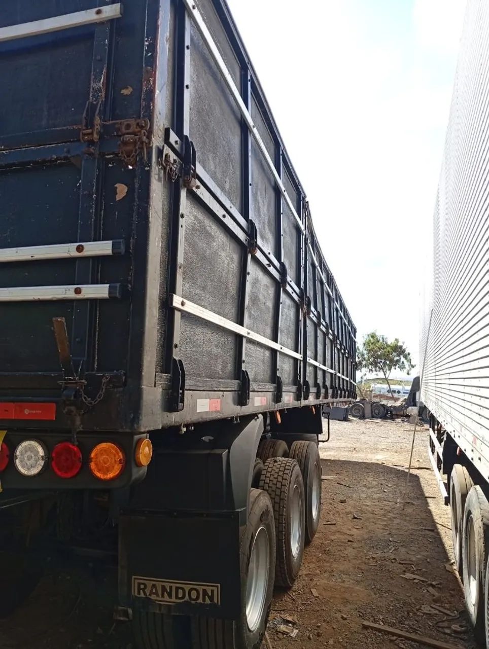  Carreta Rondon graneleira ano 2000 tampas 1.80 