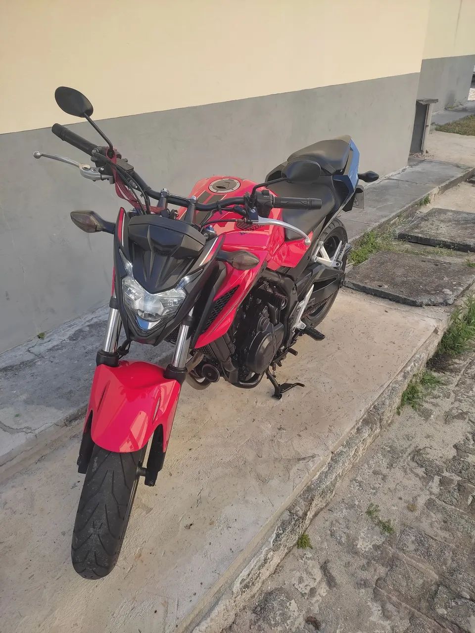 CB500f 2018 bem conservada 