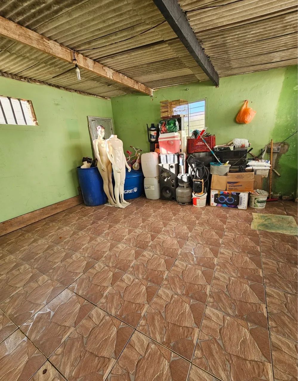 Garagem que dá p fazer uma casa boa 