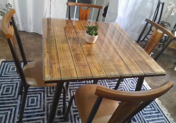 Mesa de jantar 4 cadeiras 