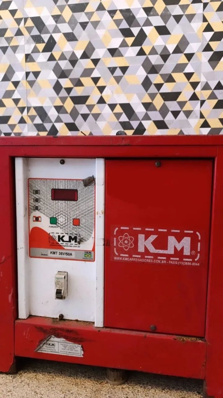 Carregador de Bateria KM Tracionária - USADO