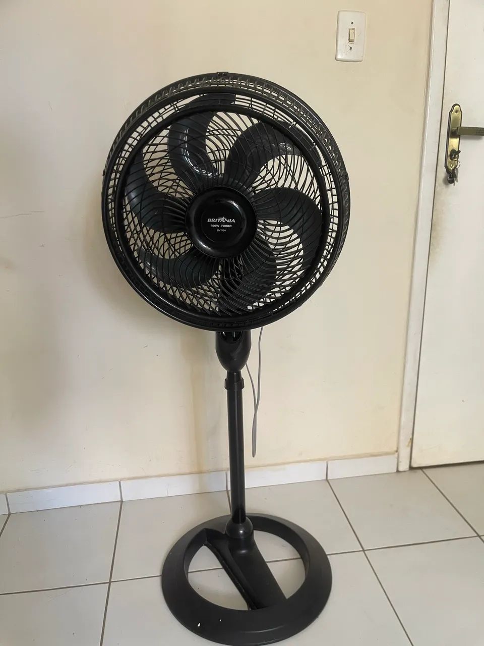 Ventilador Britânia 220V com defeito