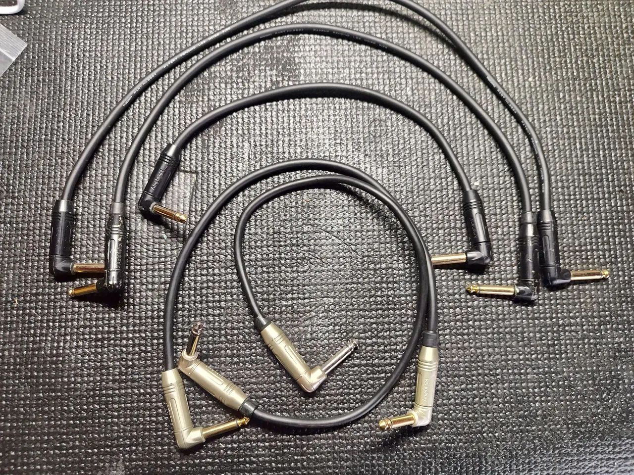 Cabos para pedalboard Mogami e Amphenol