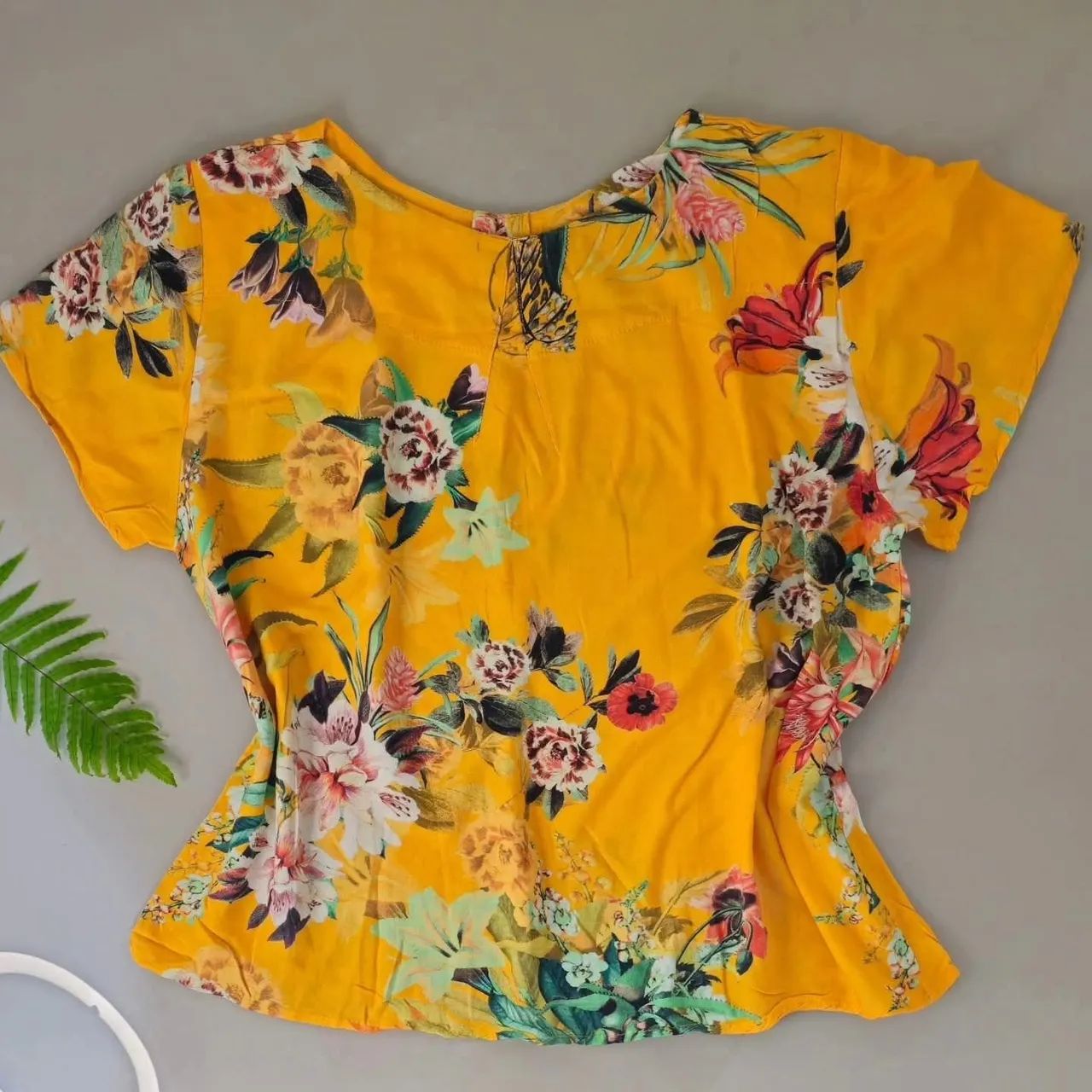 Kit 5 blusas estampadas tamanho  M  - Foto 4