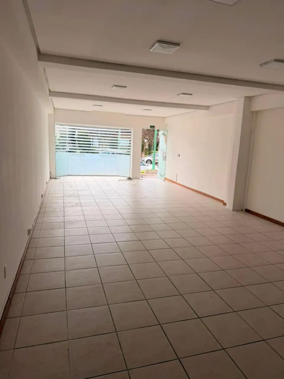 SALA COMERCIAL CENTRO - BASTANTE FLUXO - Foto 2