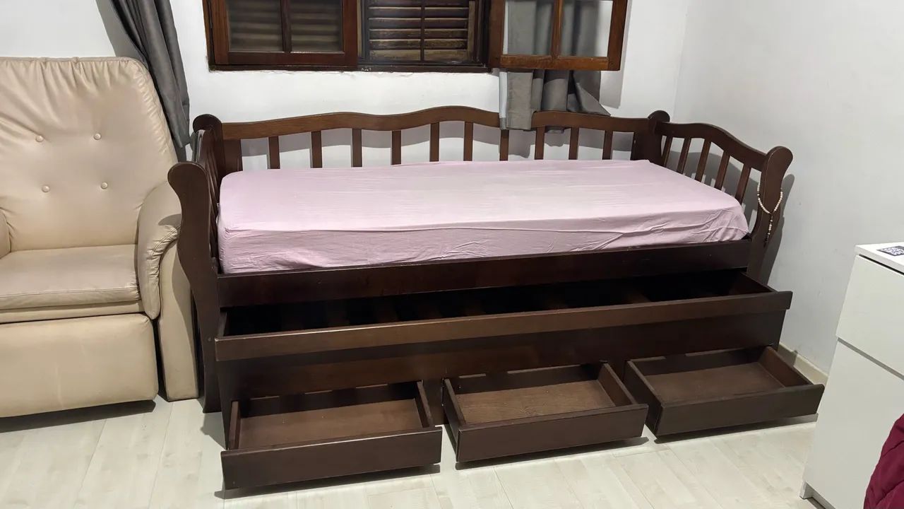 Cama, poltrona e tapete  - Foto 5
