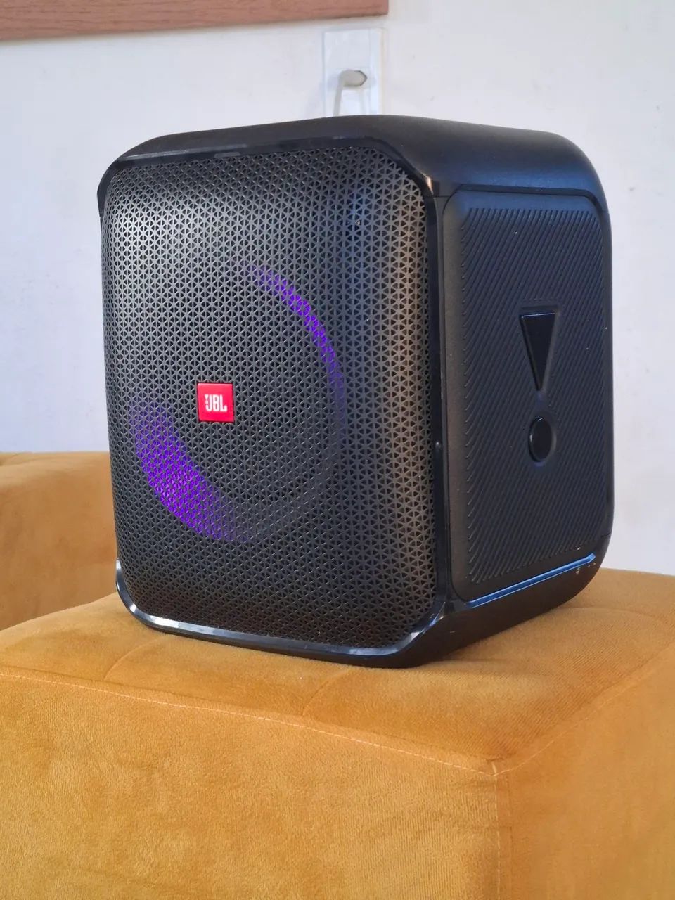 Jbl excencial usado apenas duas vezes