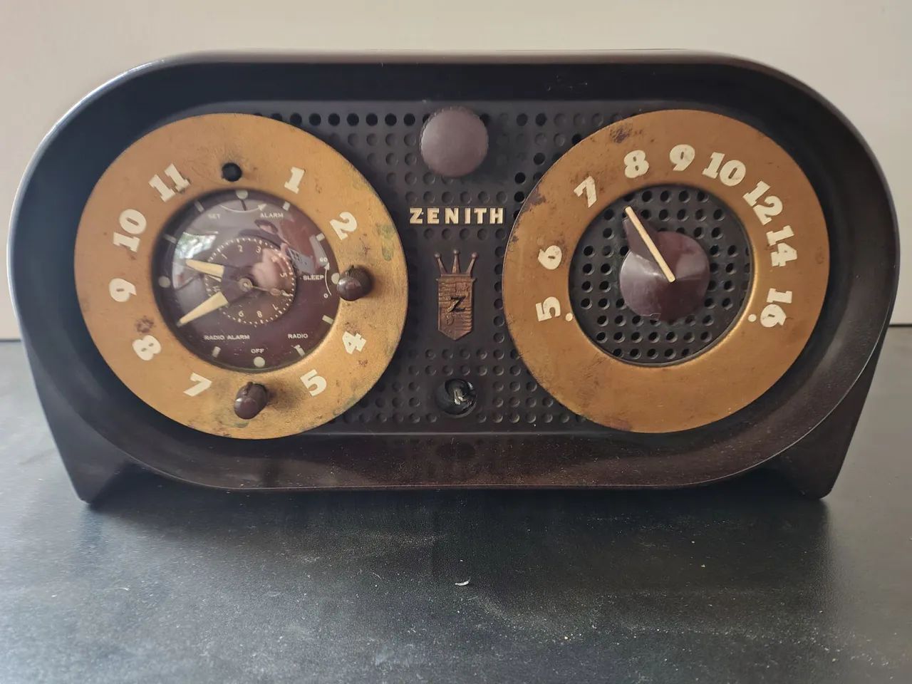 Rádio relógio antigo Zenith  - Foto 2