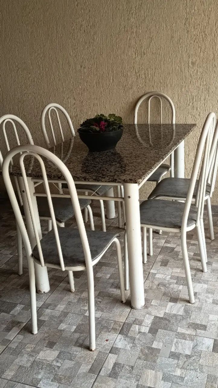 Mesa Tubular com 6 Cadeiras 