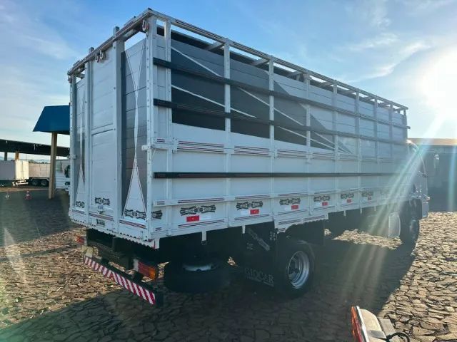 MB Accelo 815 4x2 - Foto 4
